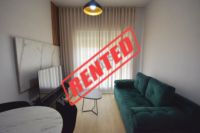 Apartament 1+1 me qira ne Rezidencen Kadiu ne zonen e Ali Demit ne Tirane.
Pozicionohet ne katin 6 